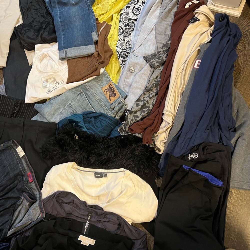 Assorted Clothing Bundle - Picture 6 of 7